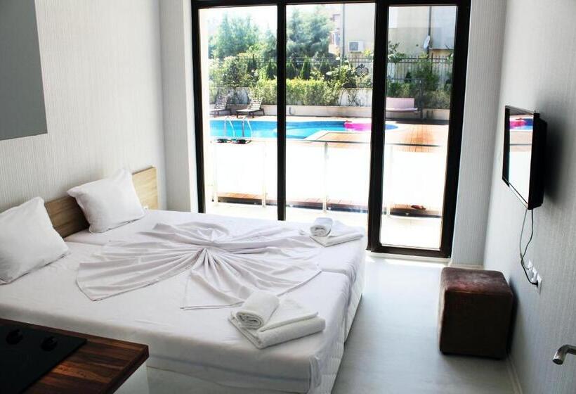 스탠다드 룸 풀장 전망, Apart Hotel Stamopolu Lux с изглед към морето