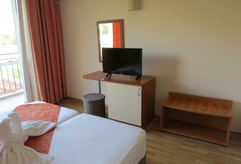 Номер Стандарт с Балконом, Family Hotel Dayana Beach