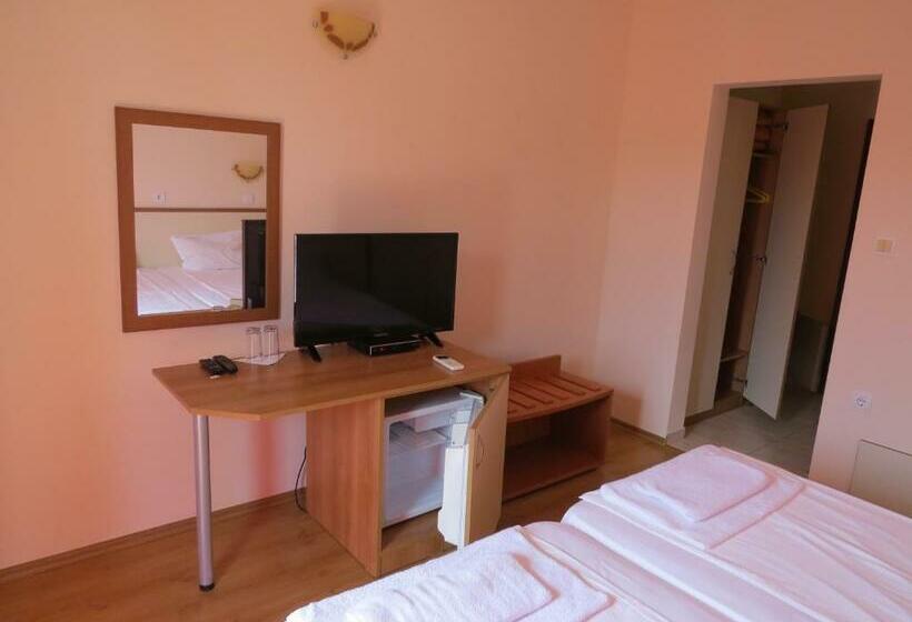 Номер Стандарт с Балконом, Family Hotel Dayana Beach