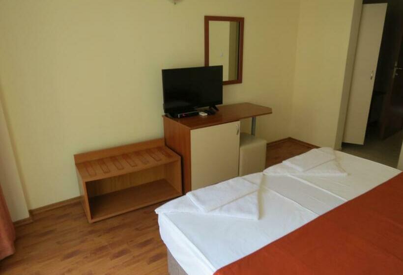 Номер Стандарт с Балконом, Family Hotel Dayana Beach