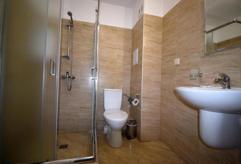 Quarto Familiar, Ariana