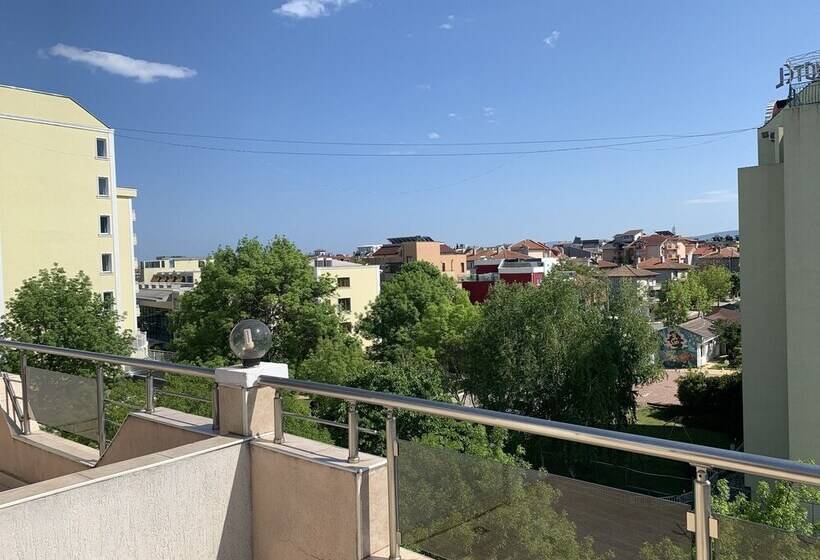 Номер Стандарт, Golden Lion