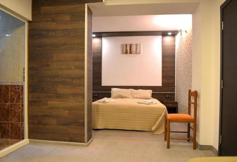 Quarto Familiar, Rothmans