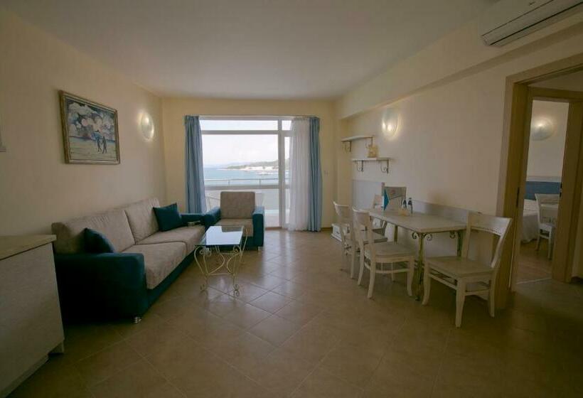 דירת חדר עם נוף לים ומרפסת, Royal Bay Resort   All Inclusive And Free Beach Accsess
