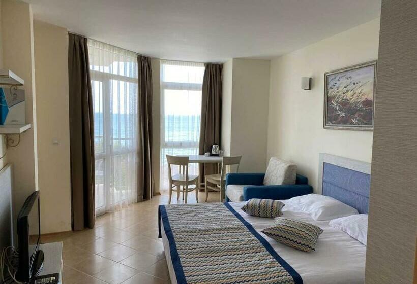 סטודיו סטנדרטי עם נוף לים ומרפסת, Royal Bay Resort   All Inclusive And Free Beach Accsess