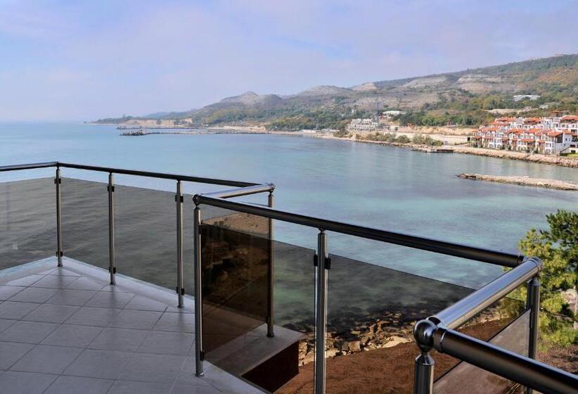 דירת חדר עם נוף לים ומרפסת, Royal Bay Resort   All Inclusive And Free Beach Accsess
