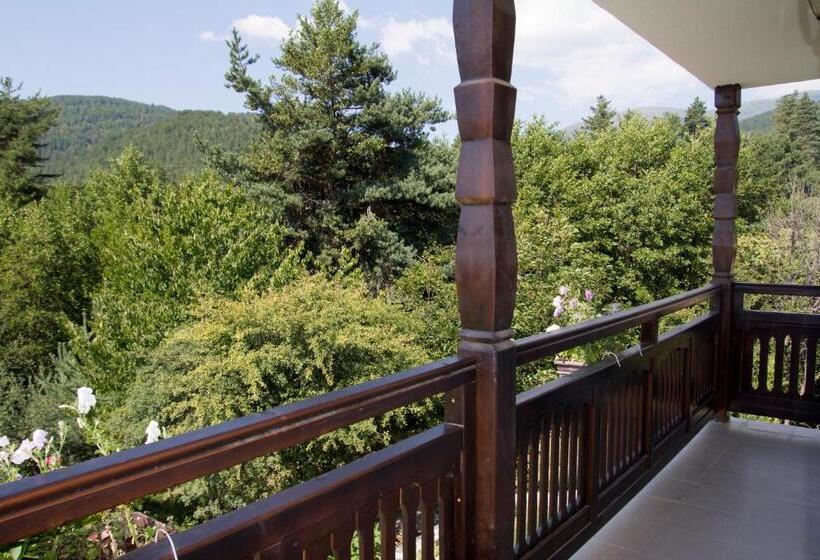 발코니가 있는 스위트, Rusaliite Adventure House