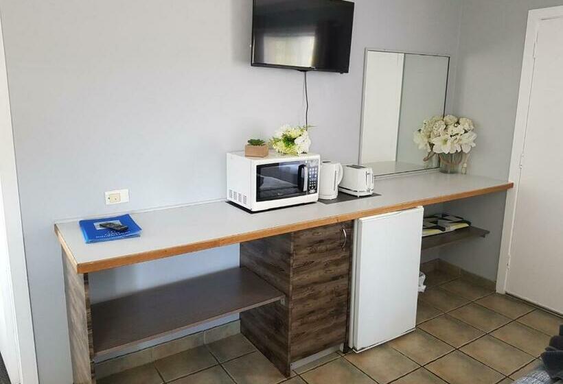 패밀리 룸, Limassol Motel