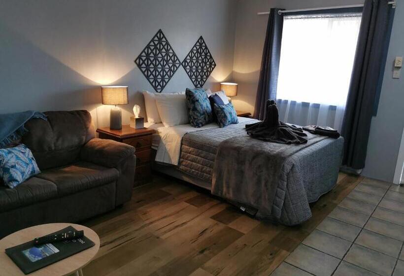 家庭间, Limassol Motel