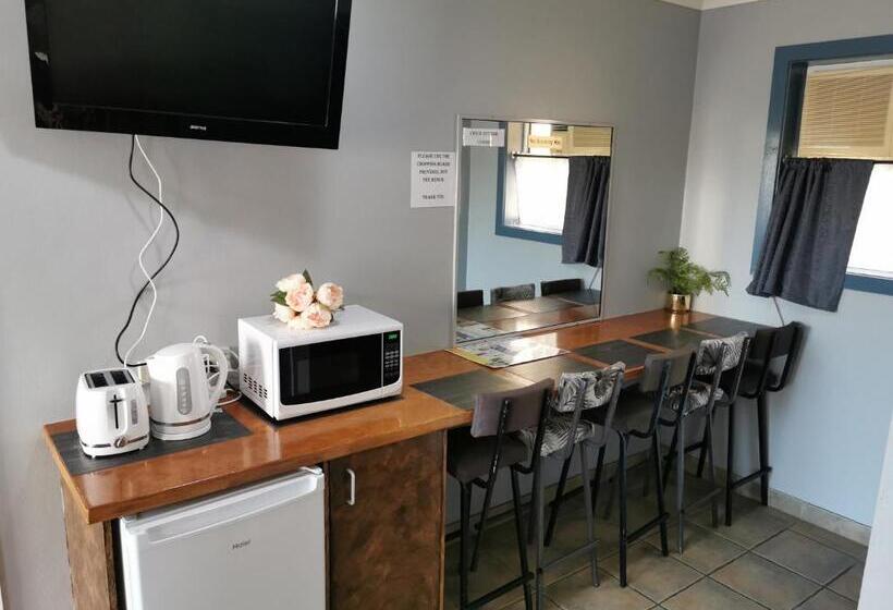 패밀리 룸, Limassol Motel
