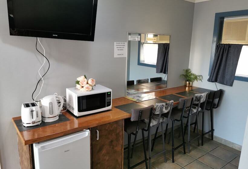 家庭间, Limassol Motel