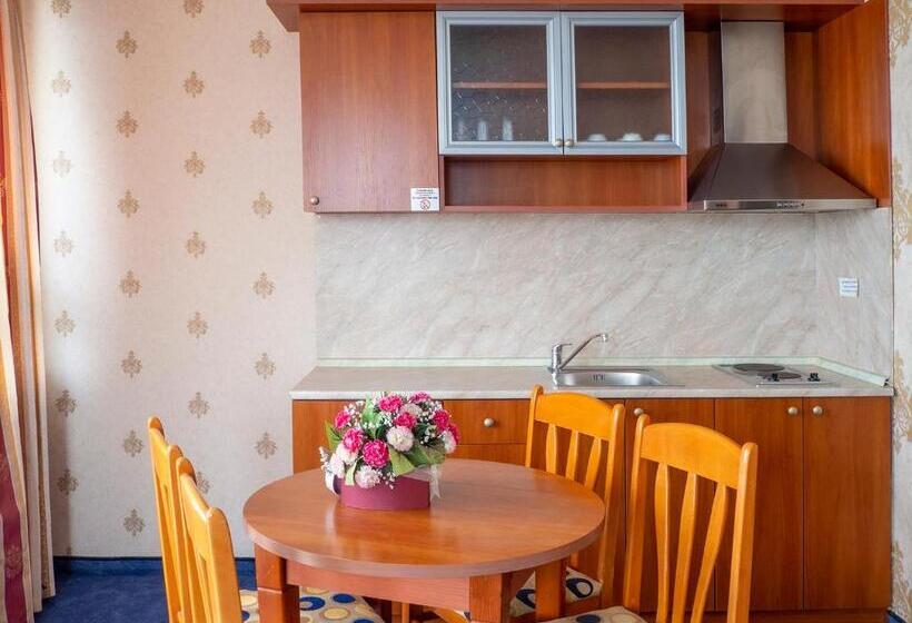 Апартаменты 1 Спальня с Балконом, Petar And Pavel Hotel & Relax Center