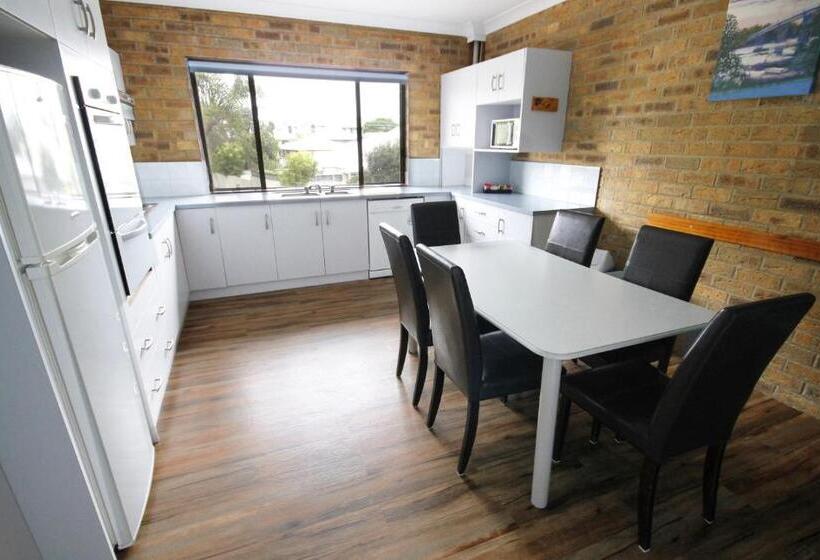 דירה משפחתית 2 חדרי שינה, Hawks Nest Motel