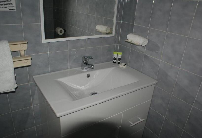 Номер Стандарт, Hawks Nest Motel