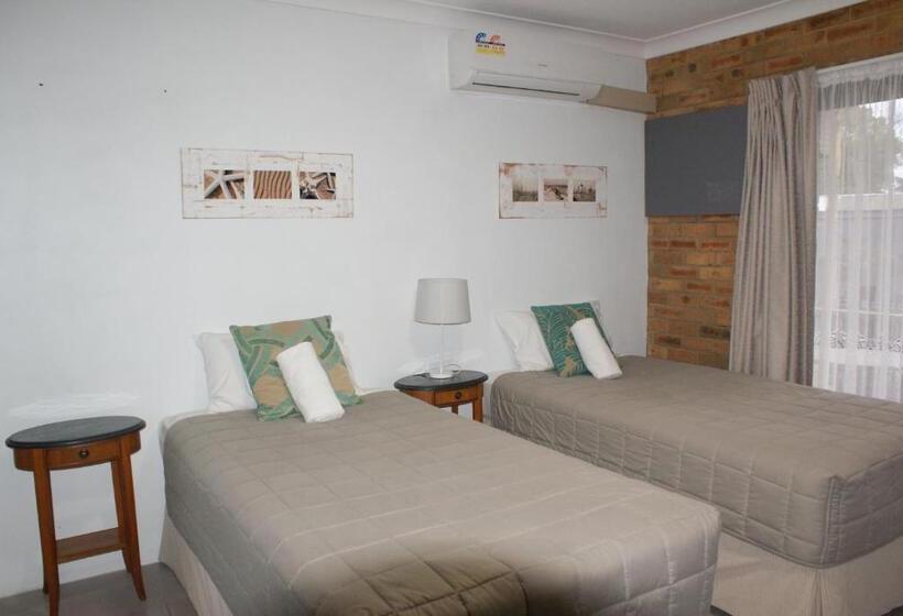 Номер Стандарт, Hawks Nest Motel