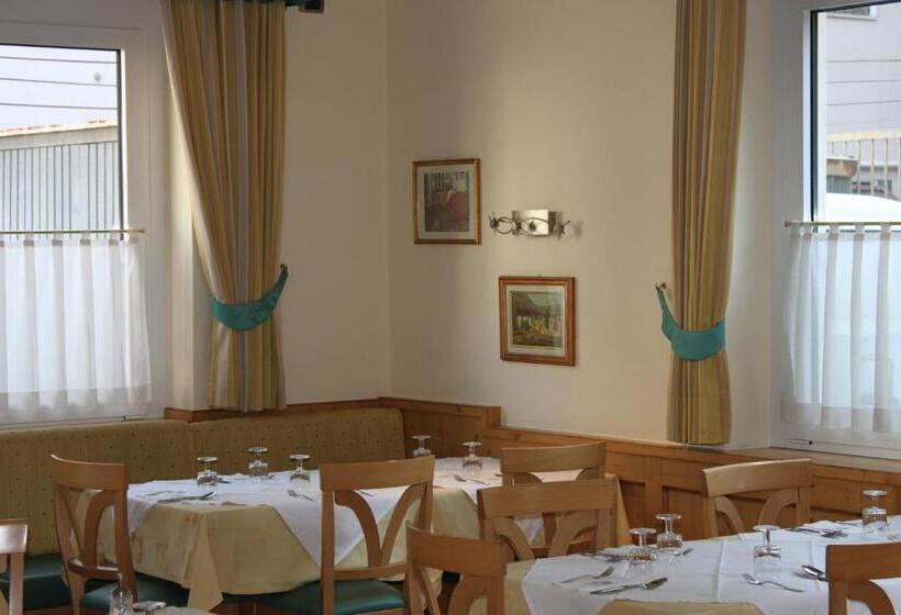 اتاق استاندارد یک نفره, Albergo Hofer