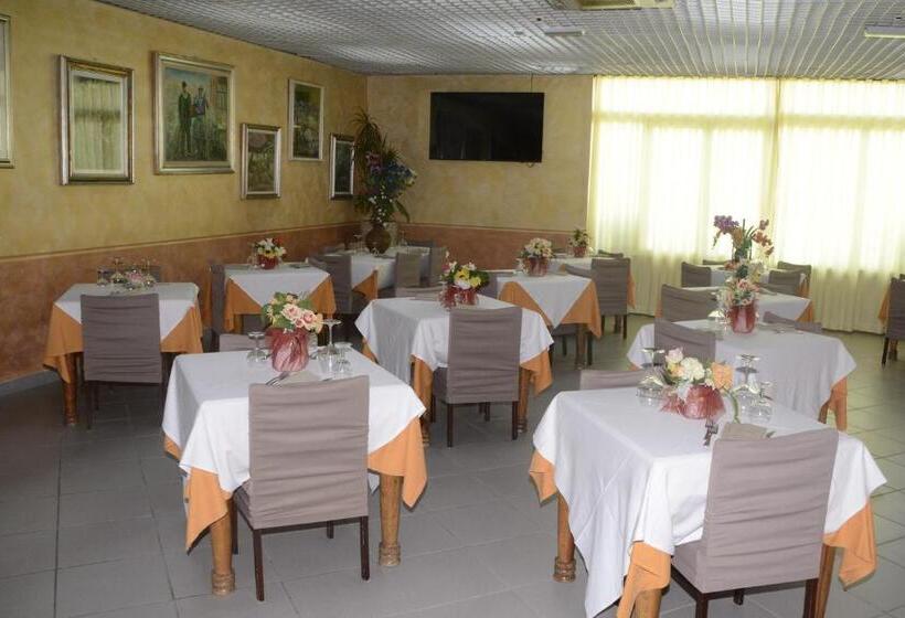 اتاق استاندارد سه نفره, Il Parco   Parking Free & Restaurant