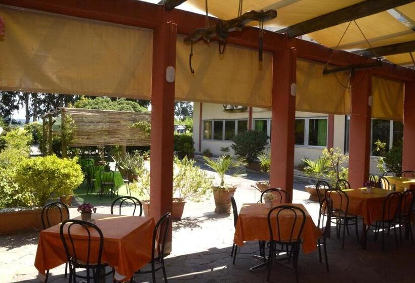 اتاق استاندارد سه نفره, Il Parco   Parking Free & Restaurant