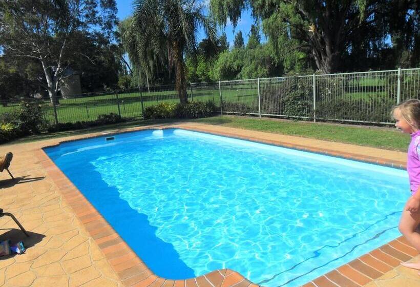 家庭套房, Moruya Motel