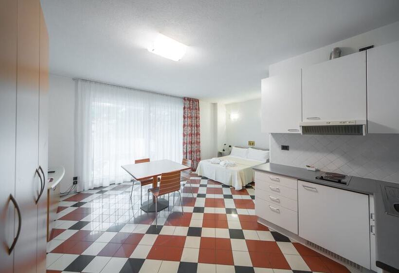 스탠다드 스튜디오, Piazzi House