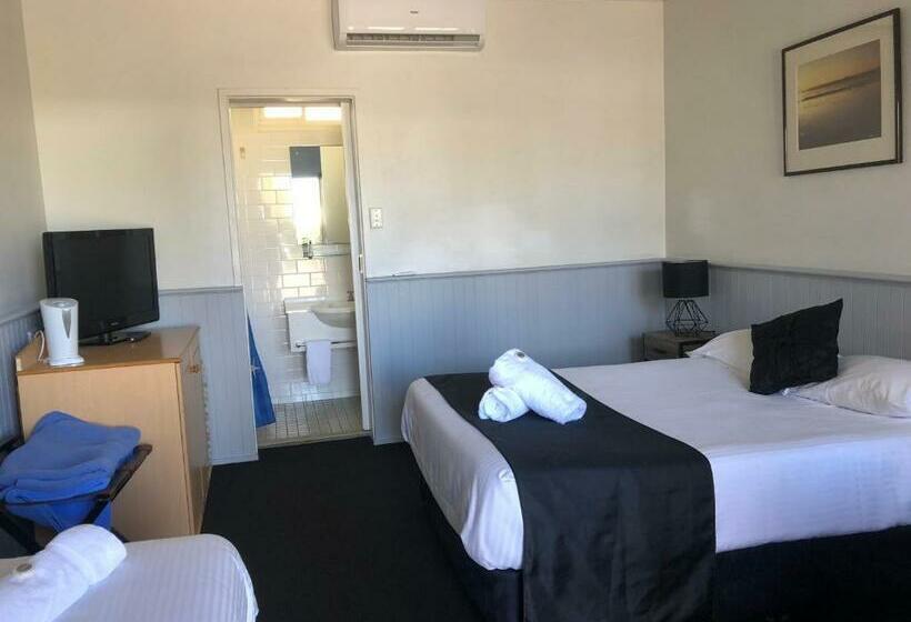 Номер Стандарт Трехместный, Squid S Ink Motel