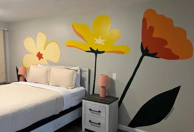 스탠다드 스튜디오, Wildflower Room At The Trailblazer Unit 12