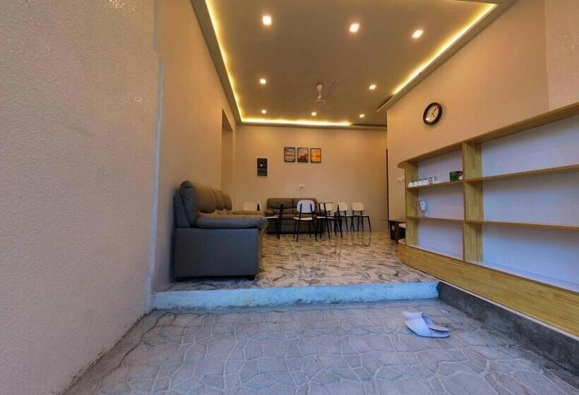 اتاق لوکس, Picturesque Luxury Hotel Close To Beach