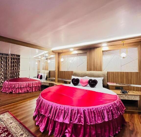 디럭스 룸 킹사이즈 침대, Goroomgo Broadway Boutique Mall Road Darjeeling
