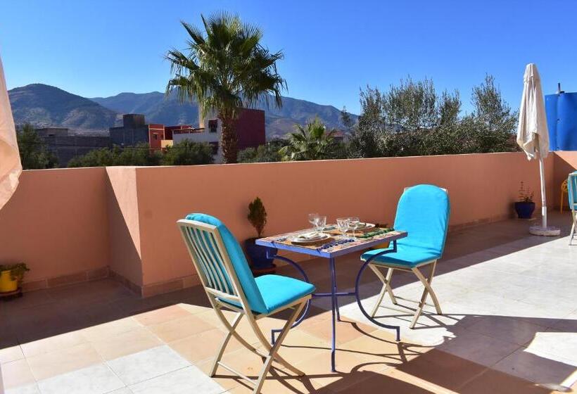 Трехместный Номер Стандарт Вид на Бассейн, Auberge Dar Elfatouakia