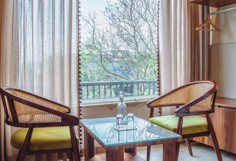스탠다드 룸 킹사이즈 침대, The Manor House Rajpur Road