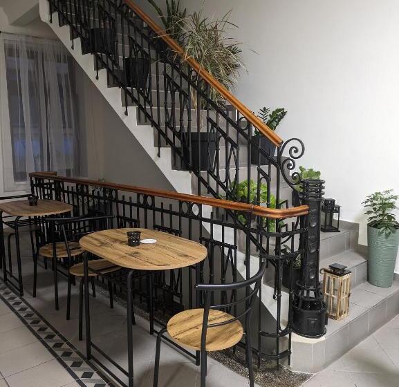 Четырехместный Номер Стандарт, Penzion Grand Nymburk