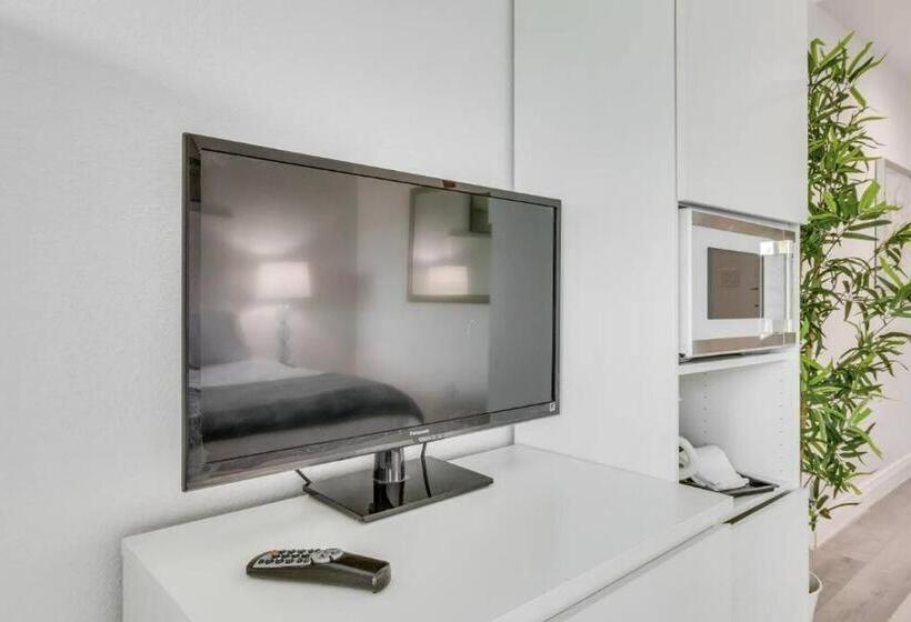 اتاق استاندارد یک نفره, King Bed Studio Free Shuttle