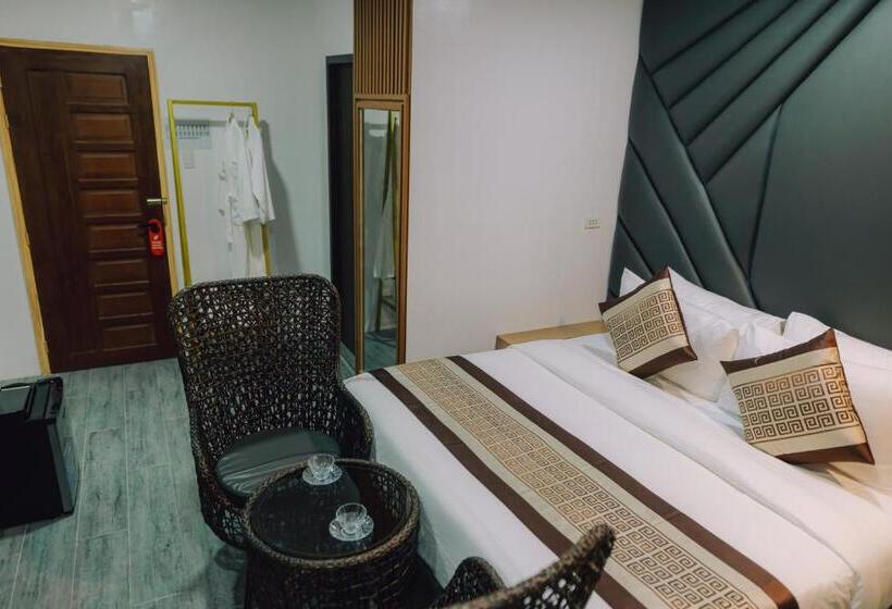 اتاق لوکس با تخت بزرگ, Shine Boutique