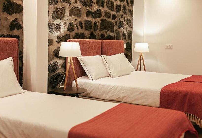스탠다드 트리플 룸, Aires Hostel