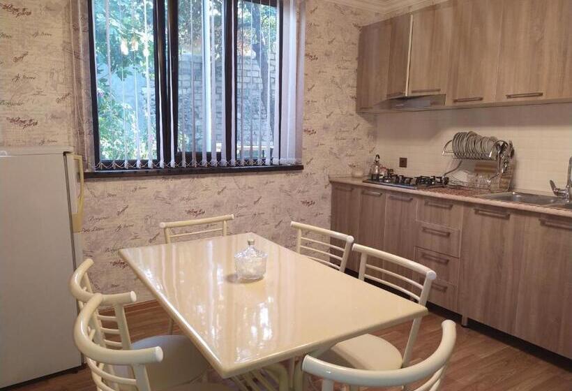 اتاق کلاسیک چهارنفره, Ganja Guest House