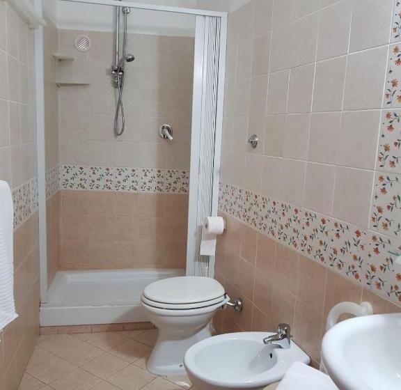 اتاق ساده سه‌ نفره, B&b La Piazzetta