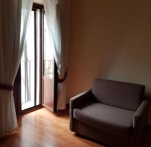 اتاق ساده سه‌ نفره, B&b La Piazzetta