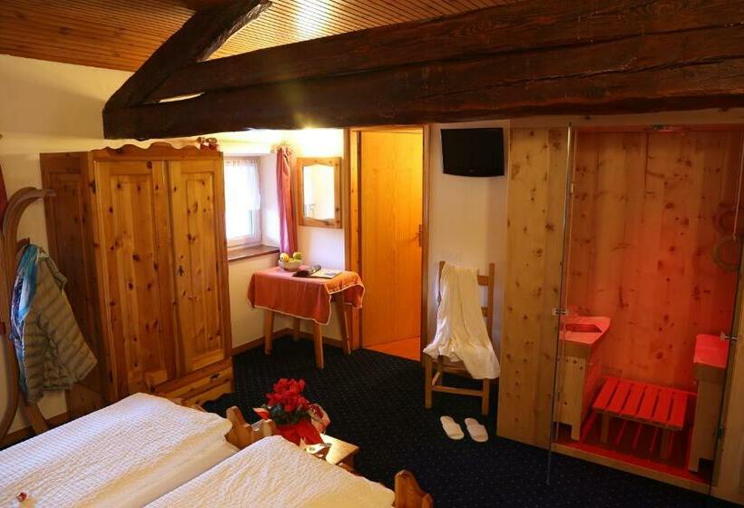 סוויטת ג'וניור, Albergo Due Spade