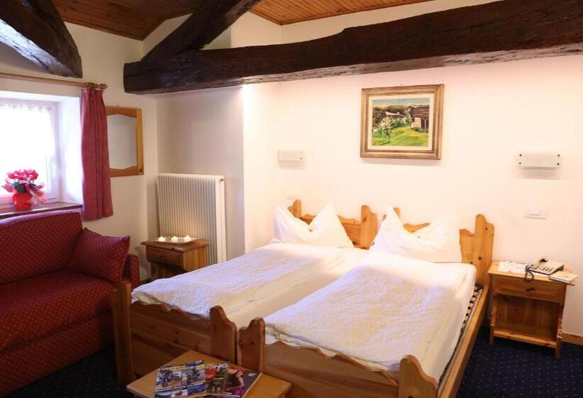 סוויטת ג'וניור, Albergo Due Spade