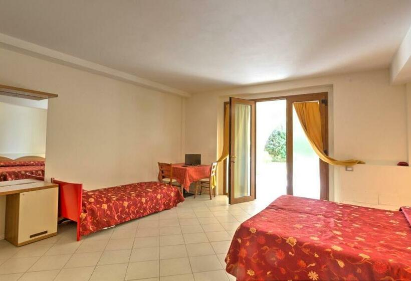 Четырехместный Номер Стандарт, Albergo Le Piante