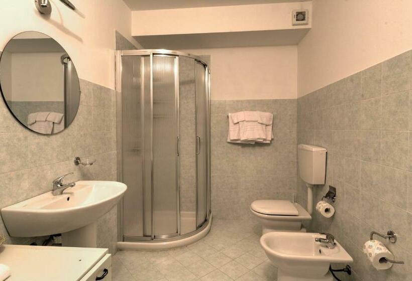 Четырехместный Номер Стандарт, Albergo Le Piante