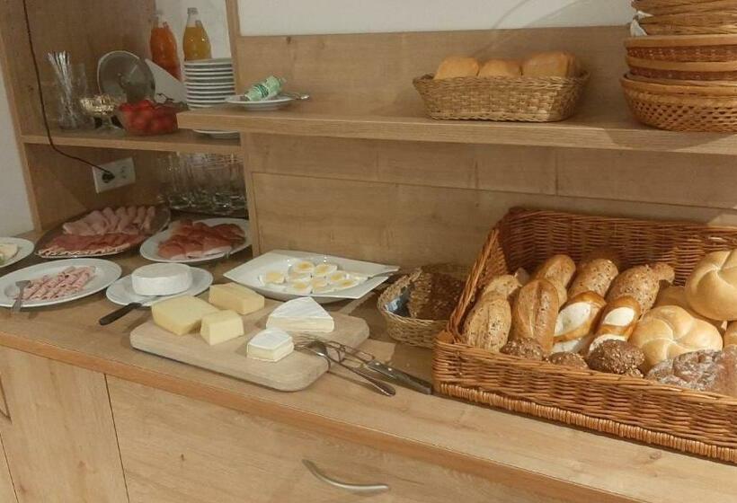 Номер Стандарт с Балконом, Garni Anny