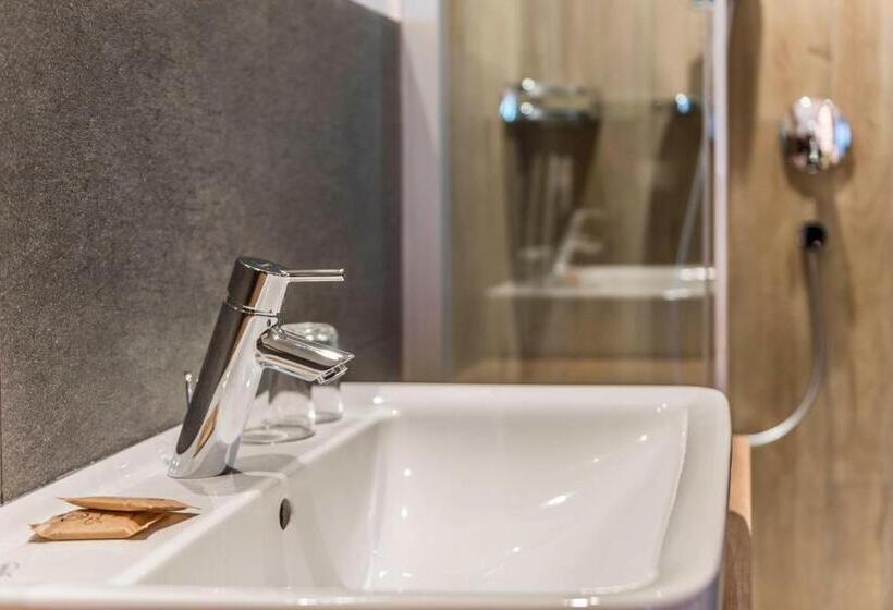 سوئیت با بالکن, Pension Haus Tirol