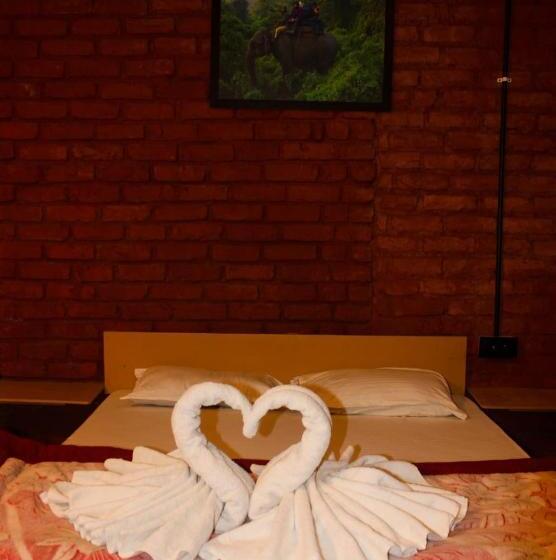 스탠다드 룸, Corbett Safari Room & Adventure