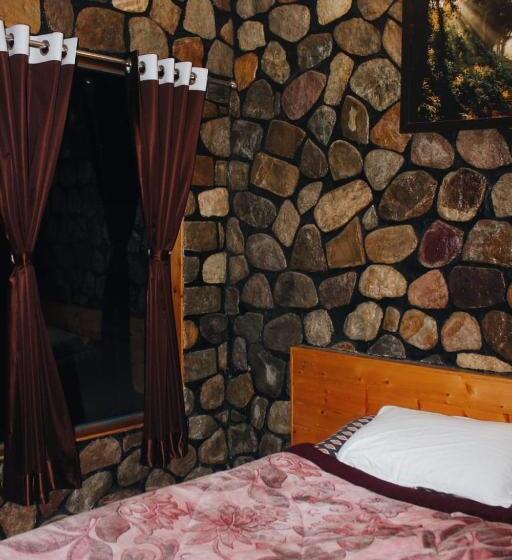 디럭스 룸, Corbett Safari Room & Adventure