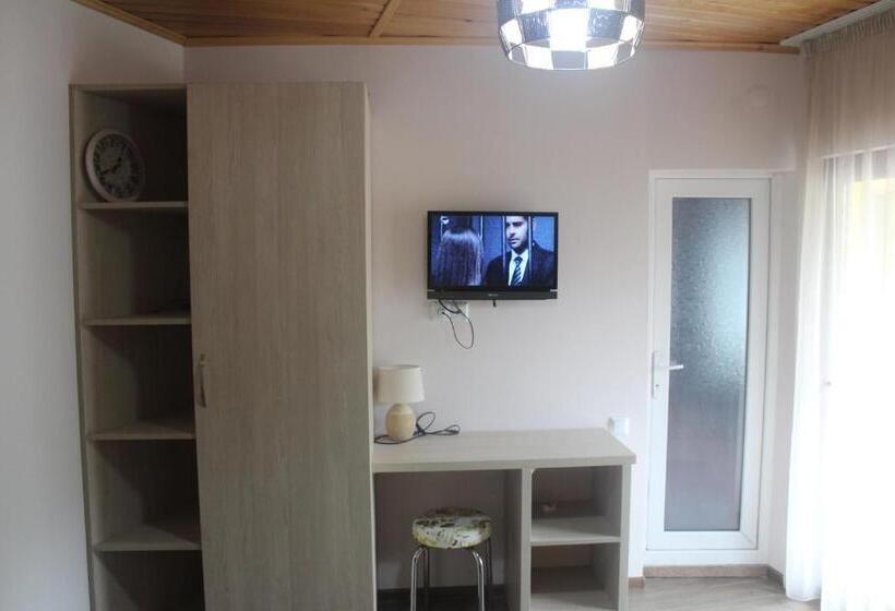 اتاق استاندارد سه نفره, Deluxe Guest House
