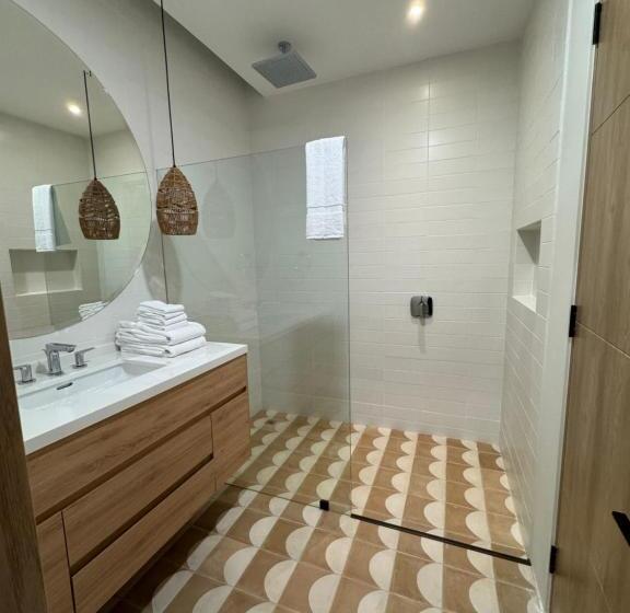 Апартаменты 2 Спальни, 2 Bedroom Jungle View Penthouse With Pool & Jacuzzi