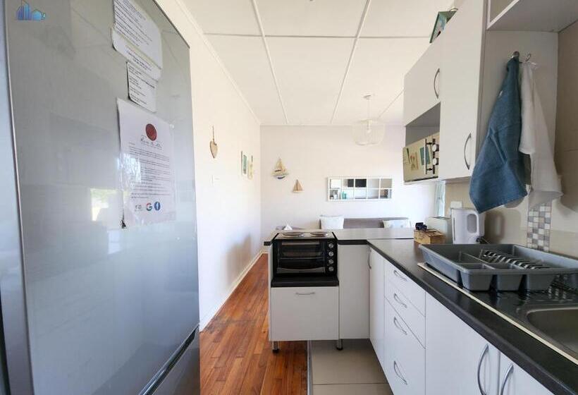Семейный Номер, Gonubie Guest Cottages