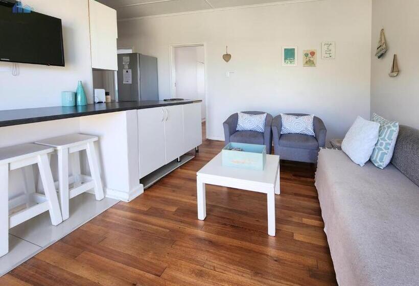 Семейный Номер, Gonubie Guest Cottages