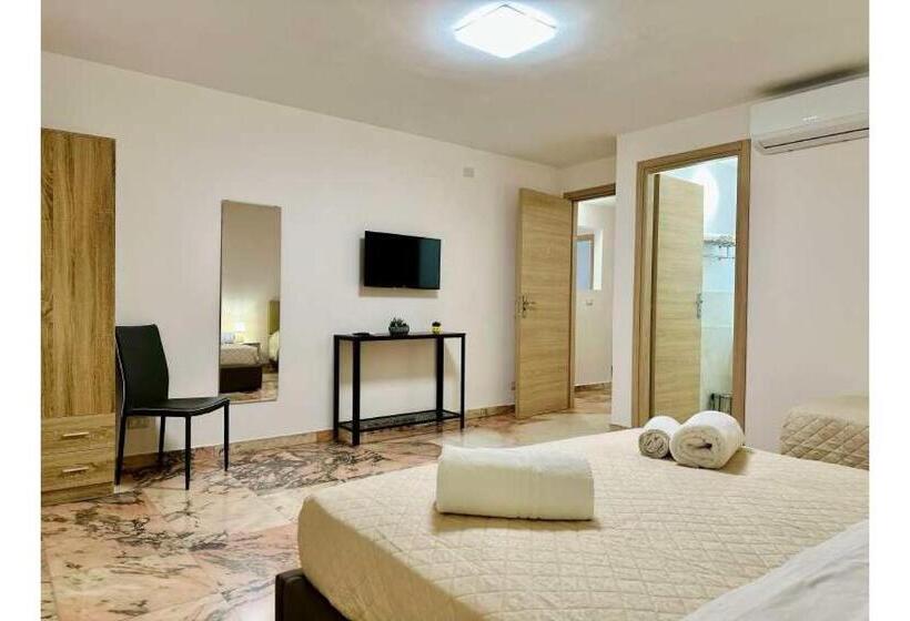 标准三人间, Unique Rooms In Centro Città Bagno Privato E Climatizzatore